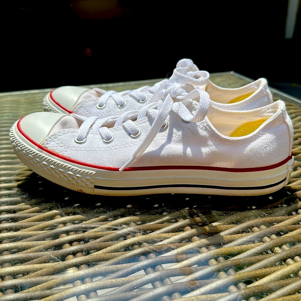 Like new white Converse All Star size 3 / women’s 5.
